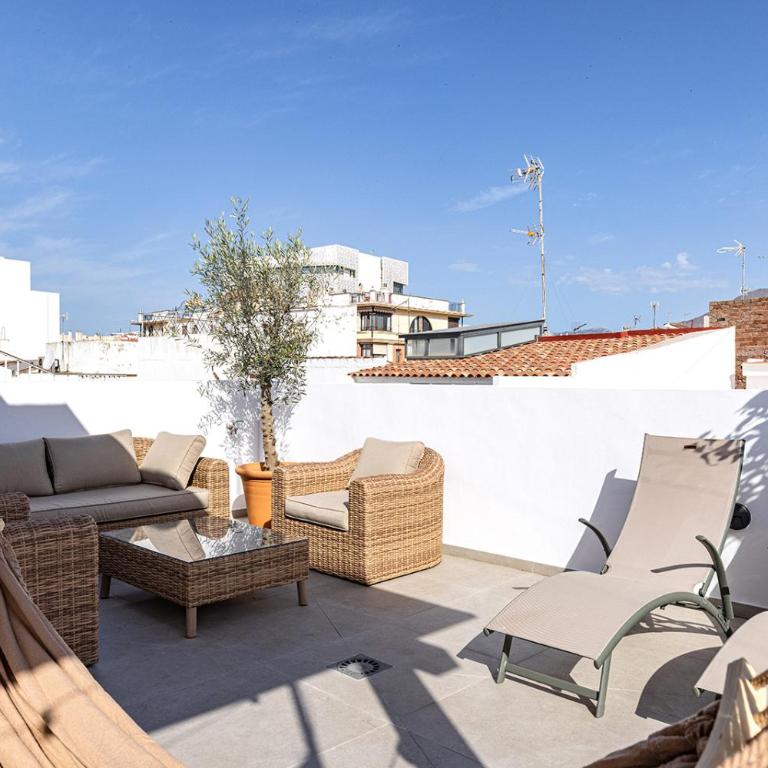 Stylish Terrace and Pool House, Old Town Estepona - Two-Bedroom House - 33
