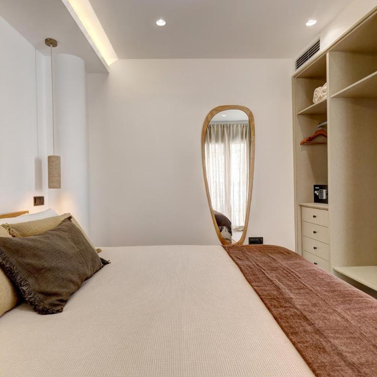 Stylish Terrace and Pool House, Old Town Estepona - Two-Bedroom House - 15