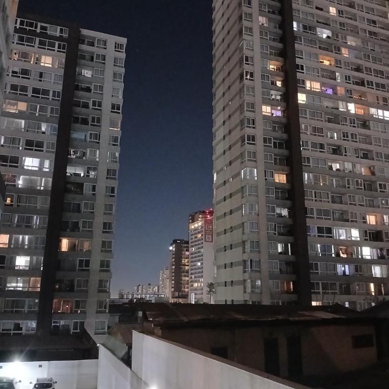 Moderno Depto 2D2B con parking a pasos del Metro - Two-Bedroom Deluxe Apartment with Balcony - 8