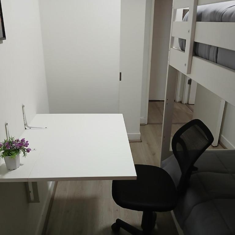 Moderno Depto 2D2B con parking a pasos del Metro - Two-Bedroom Deluxe Apartment with Balcony - 11