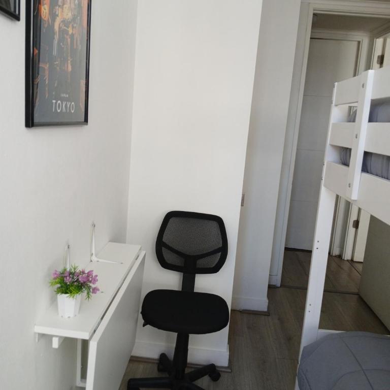 Moderno Depto 2D2B con parking a pasos del Metro - Two-Bedroom Deluxe Apartment with Balcony - 44