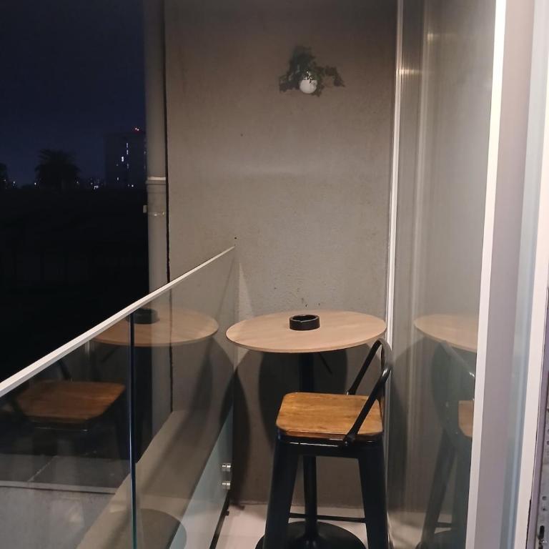 Moderno Depto 2D2B con parking a pasos del Metro - Two-Bedroom Deluxe Apartment with Balcony - 47