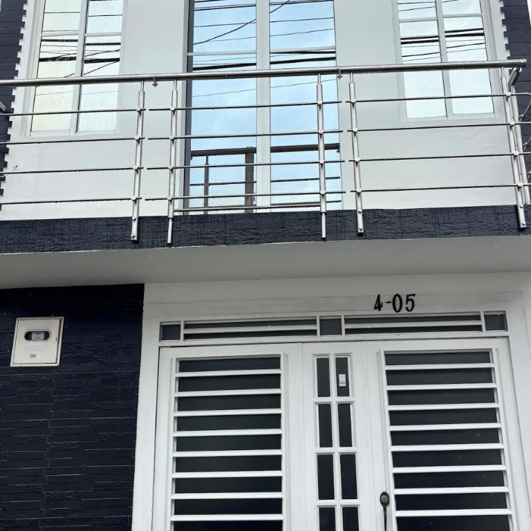 Beautiful house with a terrace in Buga, - Two-Bedroom Townhouse - 12