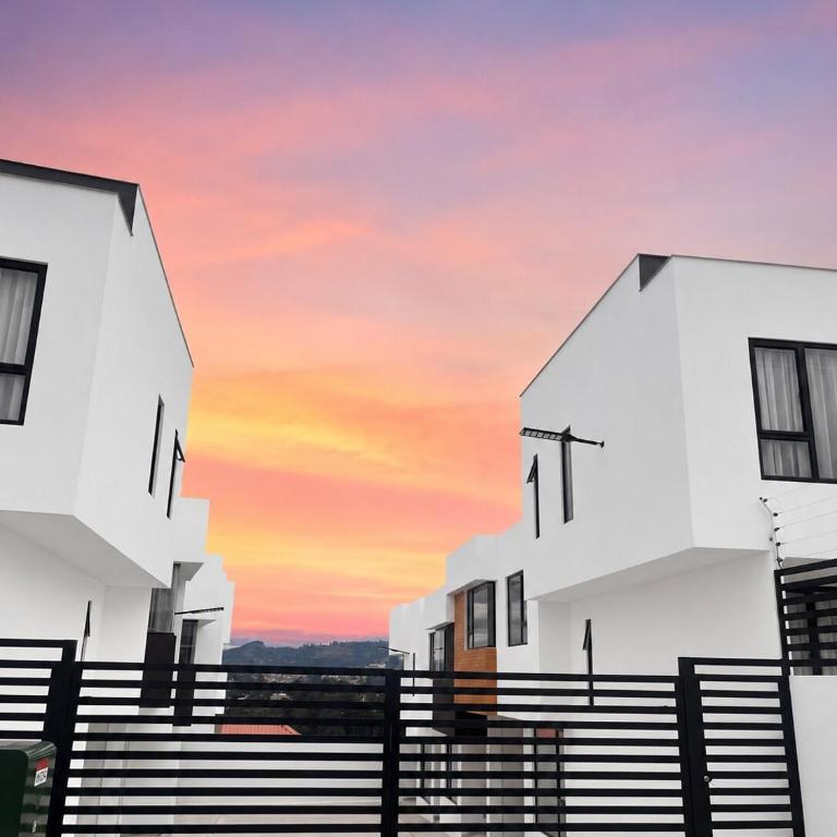 Casa Nueva en Urbanización Privada, 6 Huéspedes - Apartamento de 3 dormitorios - 1