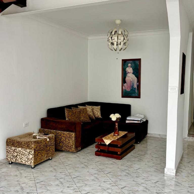 Beautiful house with a terrace in Buga, - Two-Bedroom Townhouse - 11