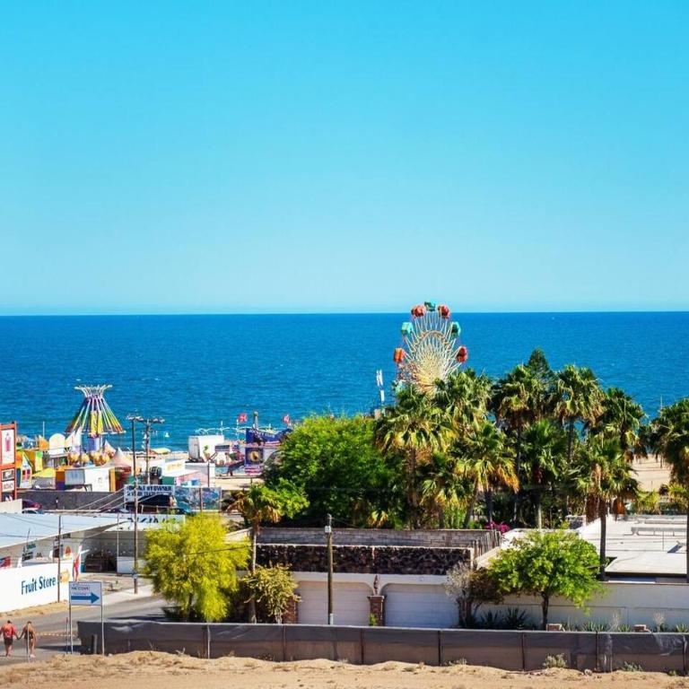 Stunning Pool Condo—8 Min Walk to the Beach! - Apartamento - 2