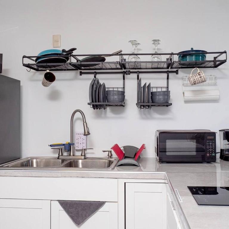 Stunning Pool Condo—8 Min Walk to the Beach! - Apartamento - 8