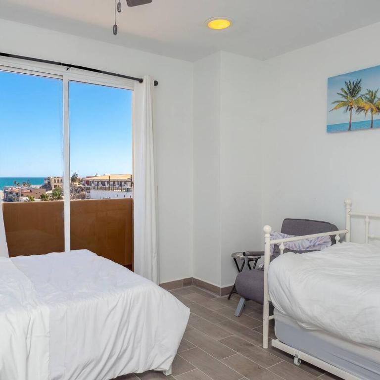 Stunning Pool Condo—8 Min Walk to the Beach! - Apartamento - 10