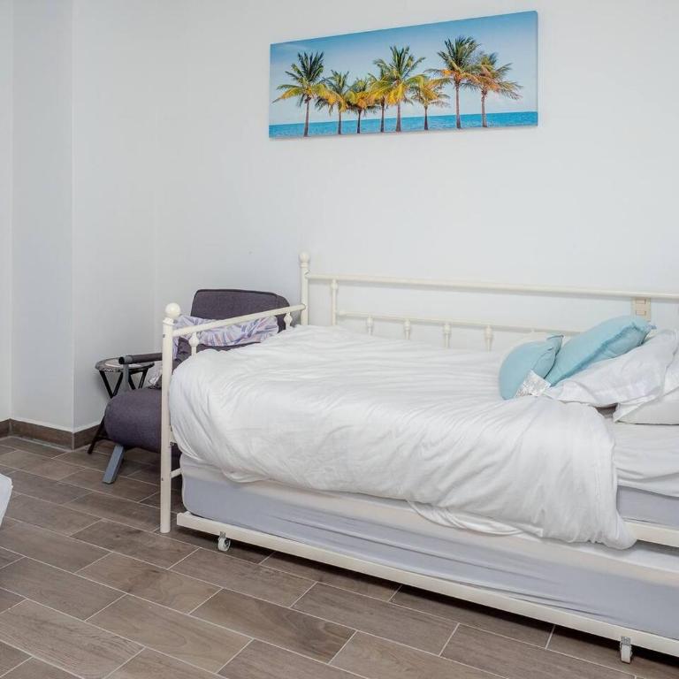Stunning Pool Condo—8 Min Walk to the Beach! - Apartamento - 12