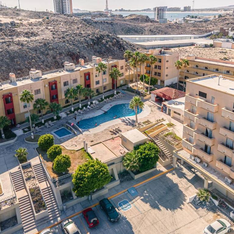 Stunning Pool Condo—8 Min Walk to the Beach! - Apartamento - 29