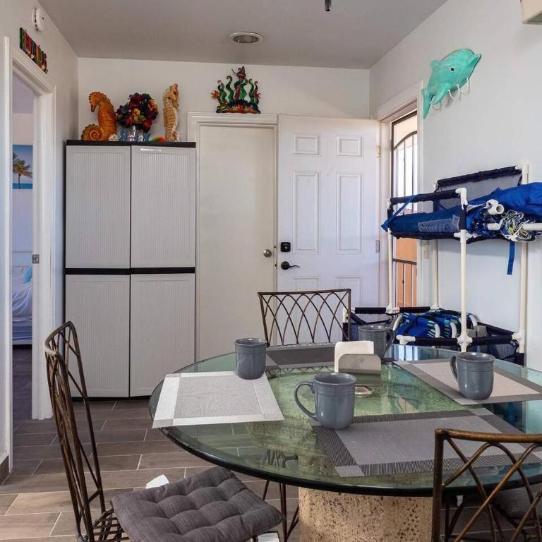 Stunning Pool Condo—8 Min Walk to the Beach! - Apartamento - 31