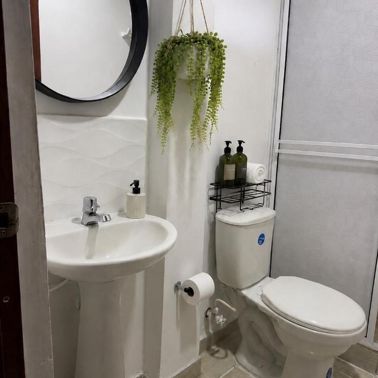 Moderno y amplio apartamento en el centro de Cali - Three-Bedroom Apartment - 8