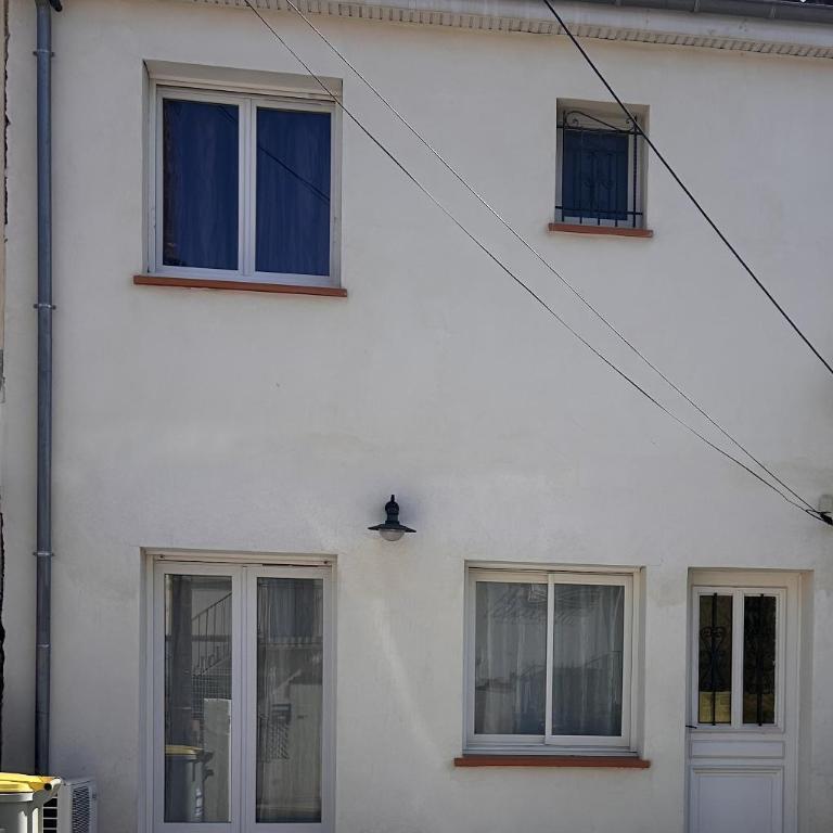 Jolie maison 2 faces, 2 chambres, jardin aménagé - Maison 2 Chambres - 30