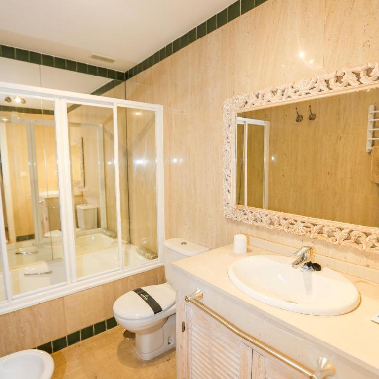 Serenity Coast Home, Exclusive Sea Views & Pool - Three-Bedroom Villa - 19