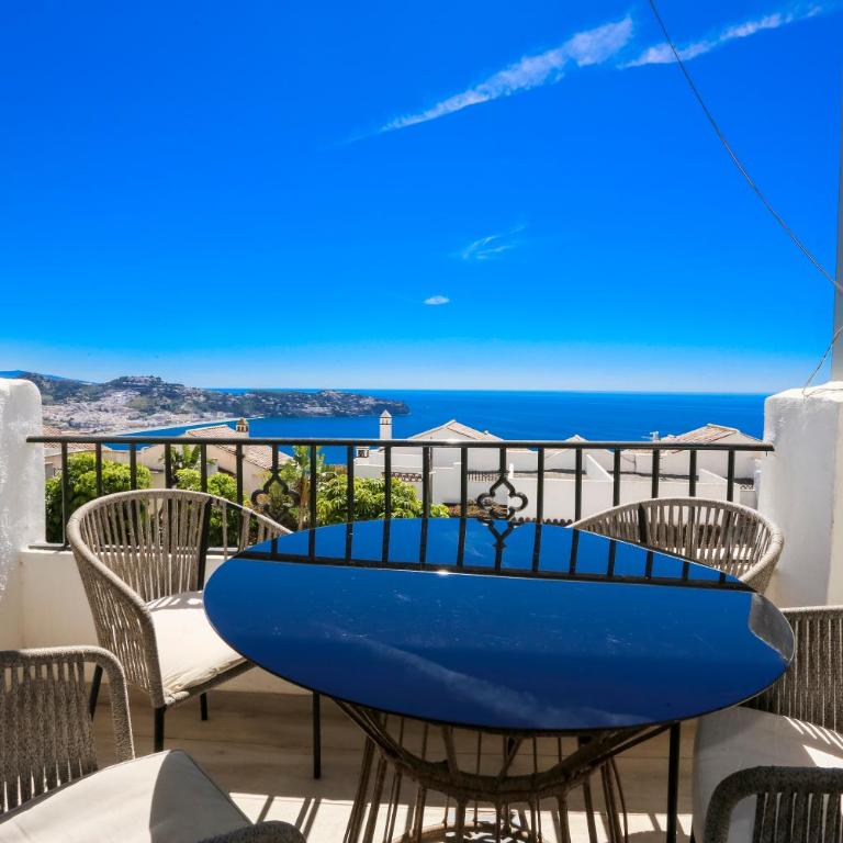 Serenity Coast Home, Exclusive Sea Views & Pool - Three-Bedroom Villa - 4