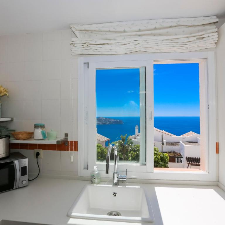 Serenity Coast Home, Exclusive Sea Views & Pool - Three-Bedroom Villa - 37
