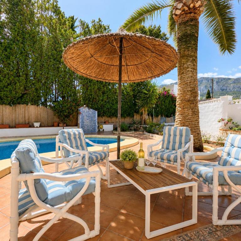 Planta baja independiente en villa con piscina - Apartamento - 3
