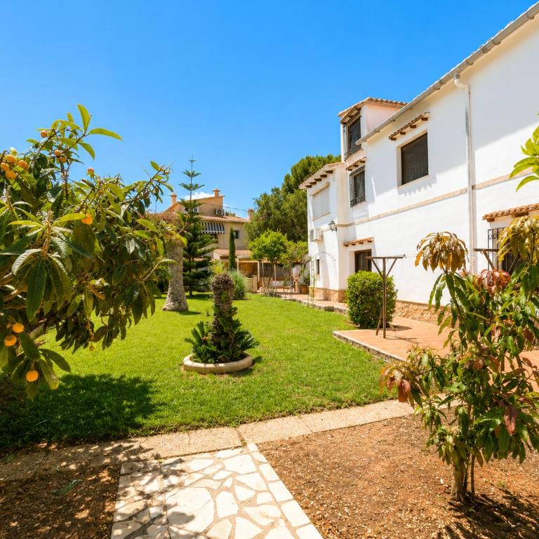 Planta baja independiente en villa con piscina - Apartamento - 7