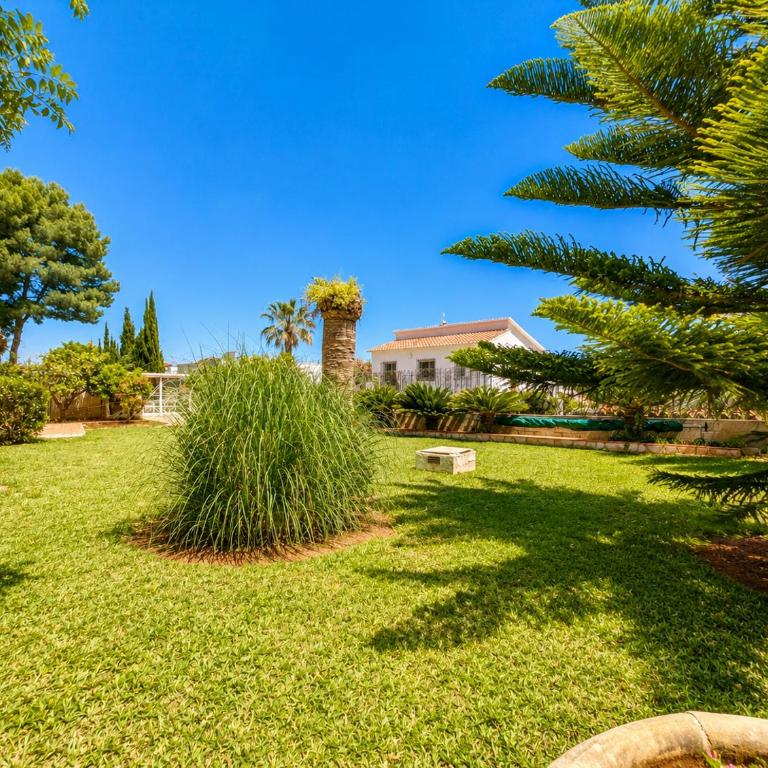 Planta baja independiente en villa con piscina - Apartamento - 9
