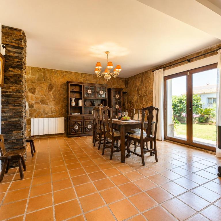 Planta baja independiente en villa con piscina - Apartamento - 14