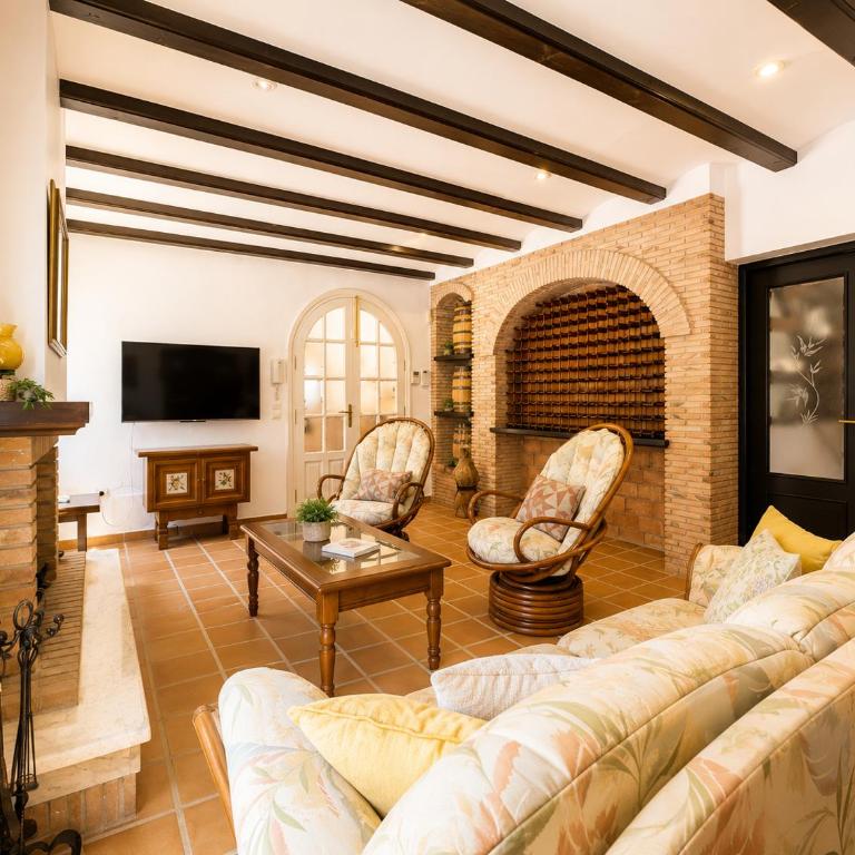 Planta baja independiente en villa con piscina - Apartamento - 20