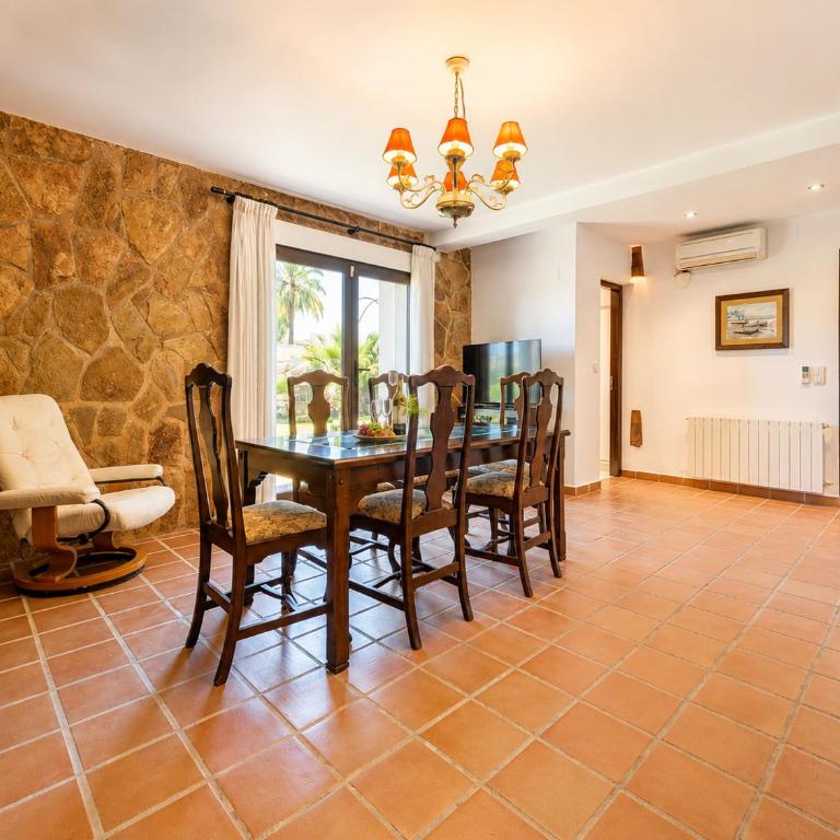 Planta baja independiente en villa con piscina - Apartamento - 22