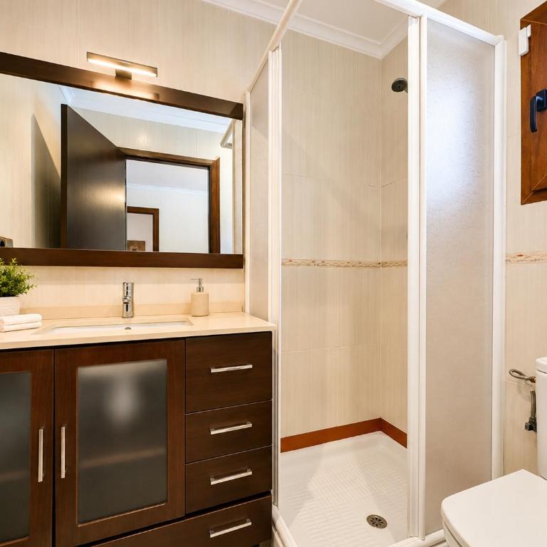 Planta baja independiente en villa con piscina - Apartamento - 24