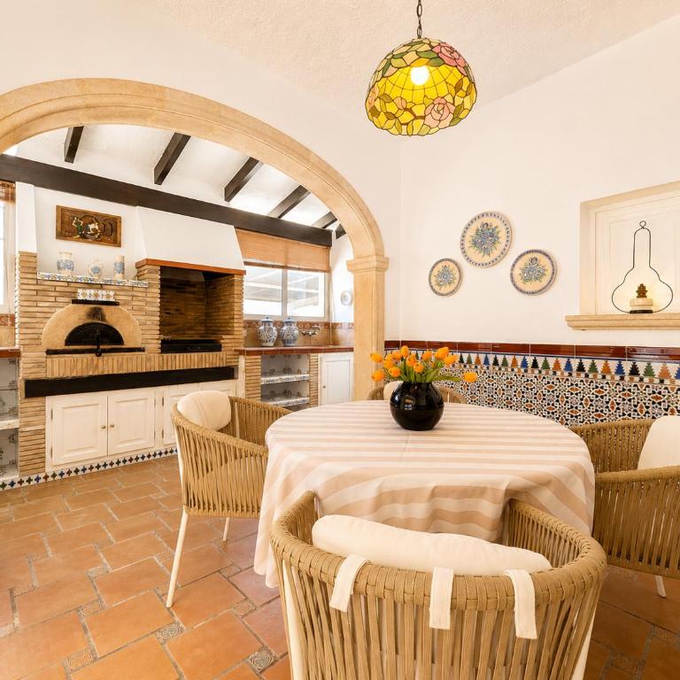 Planta baja independiente en villa con piscina - Apartamento - 34