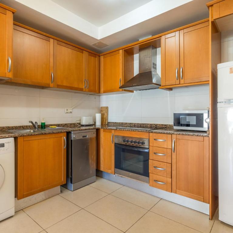 Torredembarra - Apartamento Deluxe de 2 dormitorios con vistas al jardín - 15