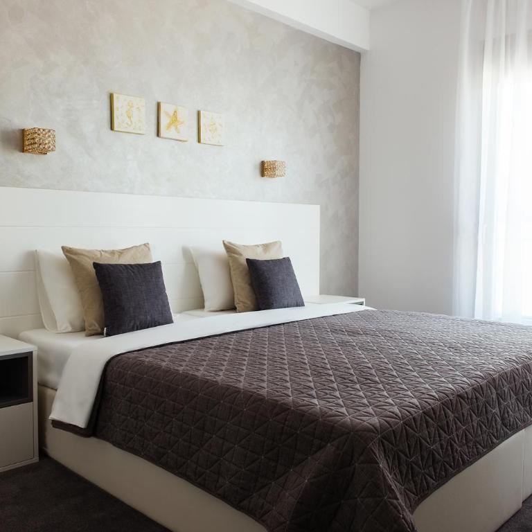 Hotel Perseus Budva - Standardna Dvokrevetna Soba sa Bračnim Krevetom/Zasebnim Krevetima - 1