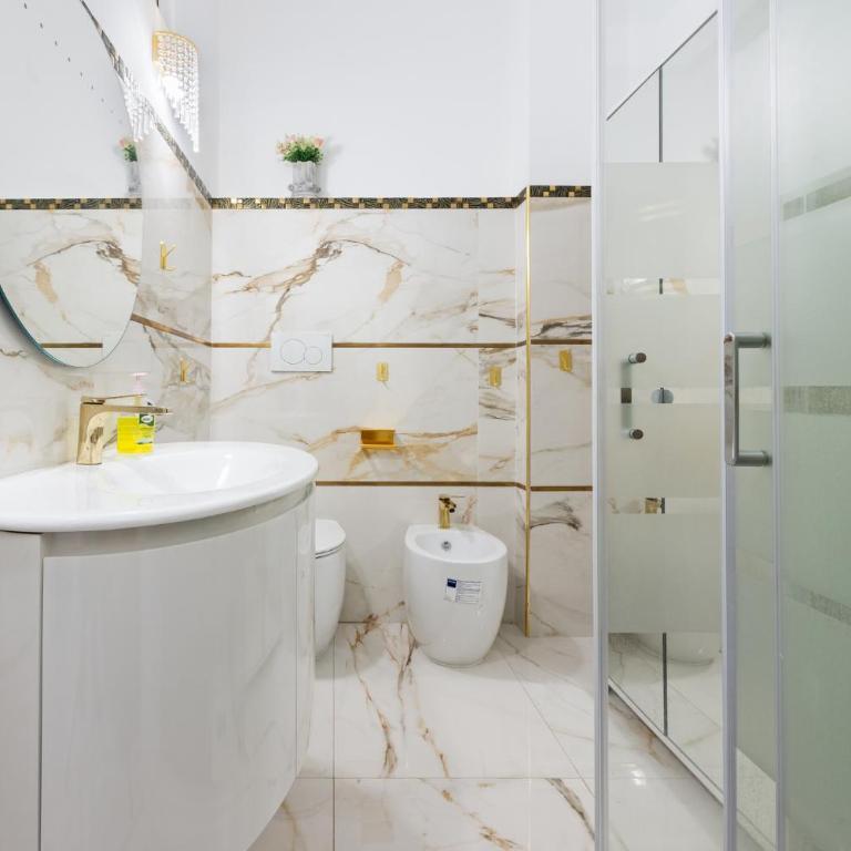 GuestHost - Chic Flat near Bastione di Saint Remy - Two-Bedroom Apartment - 13