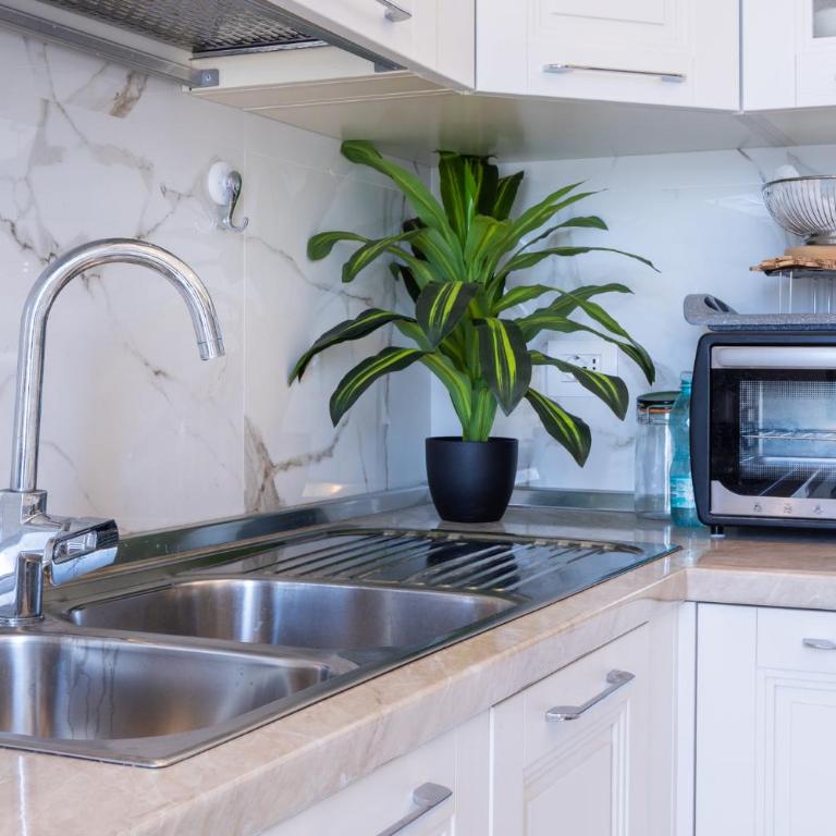 GuestHost - Chic Flat near Bastione di Saint Remy - Two-Bedroom Apartment - 5