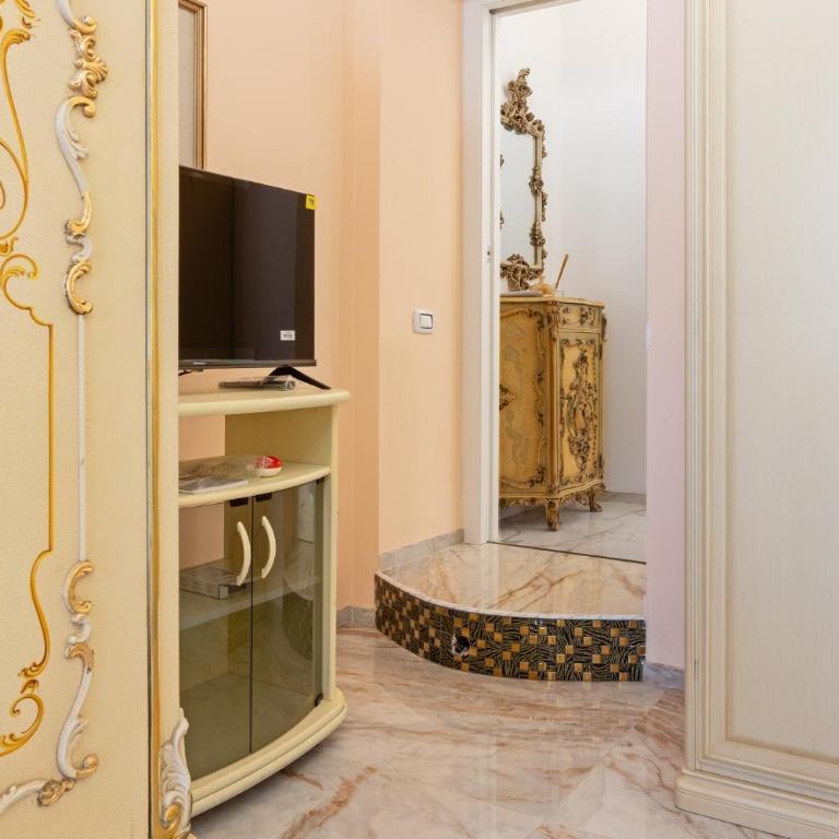 GuestHost - Chic Flat near Bastione di Saint Remy - Two-Bedroom Apartment - 11