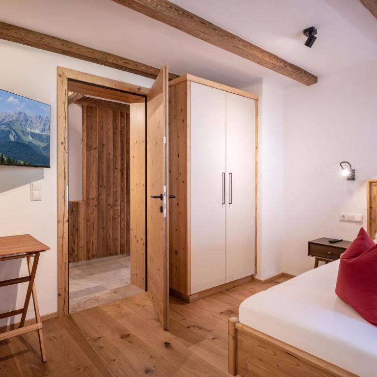 Bergblick Apartments - Apartment mit 2 Schlafzimmern und Dusche - 8
