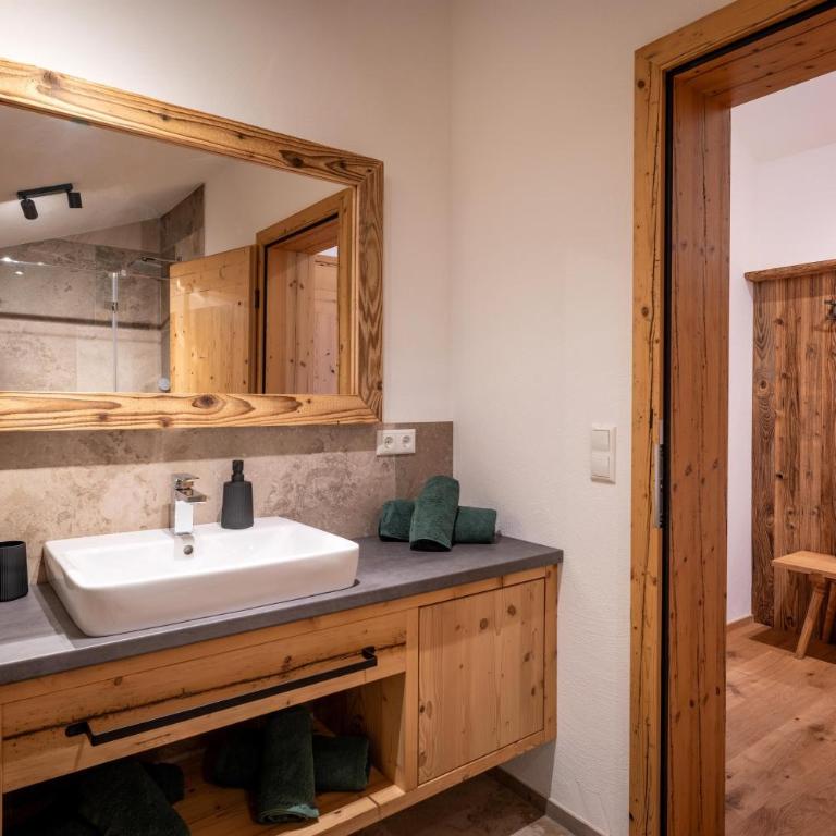 Bergblick Apartments - Apartment mit 2 Schlafzimmern und Dusche - 8