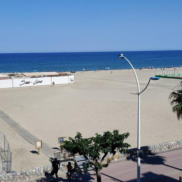 Superbe appartement T3 climatisé face mer, standing 4 * parking privé - Apartment mit 2 Schlafzimmern und Meerblick - 1