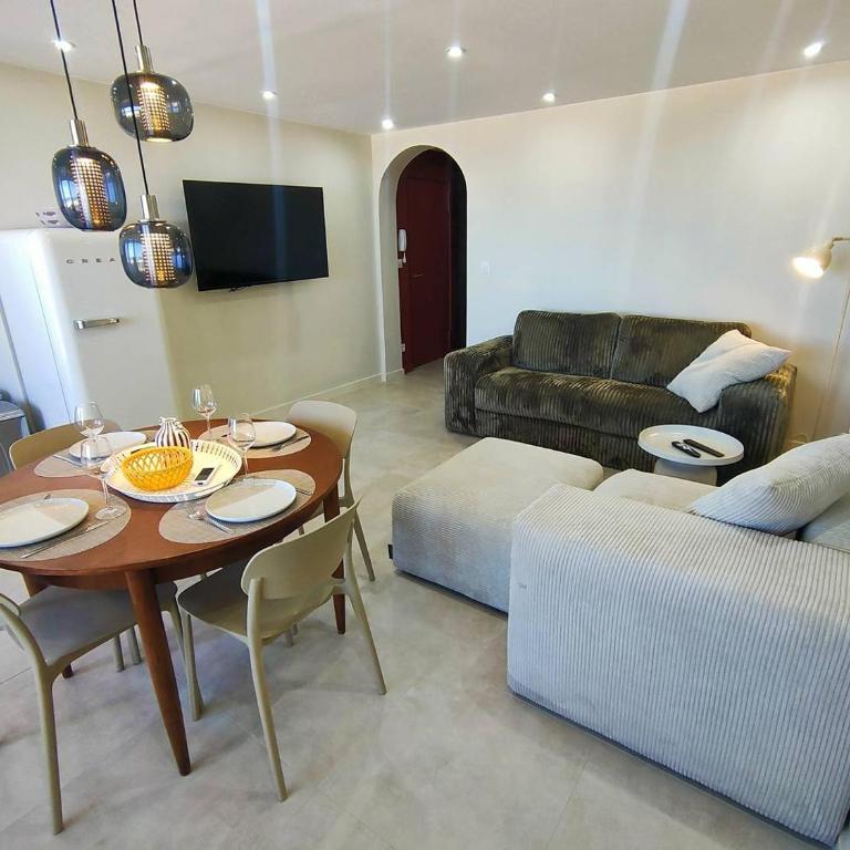 Superbe appartement T3 climatisé face mer, standing 4 * parking privé - Apartment mit 2 Schlafzimmern und Meerblick - 8