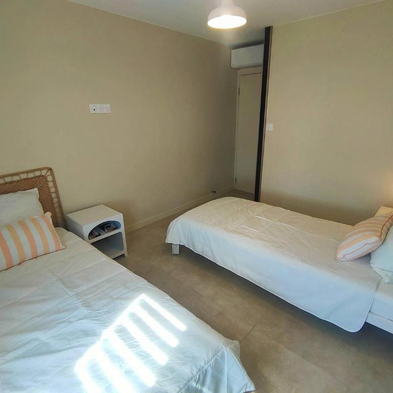 Superbe appartement T3 climatisé face mer, standing 4 * parking privé - Apartment mit 2 Schlafzimmern und Meerblick - 12
