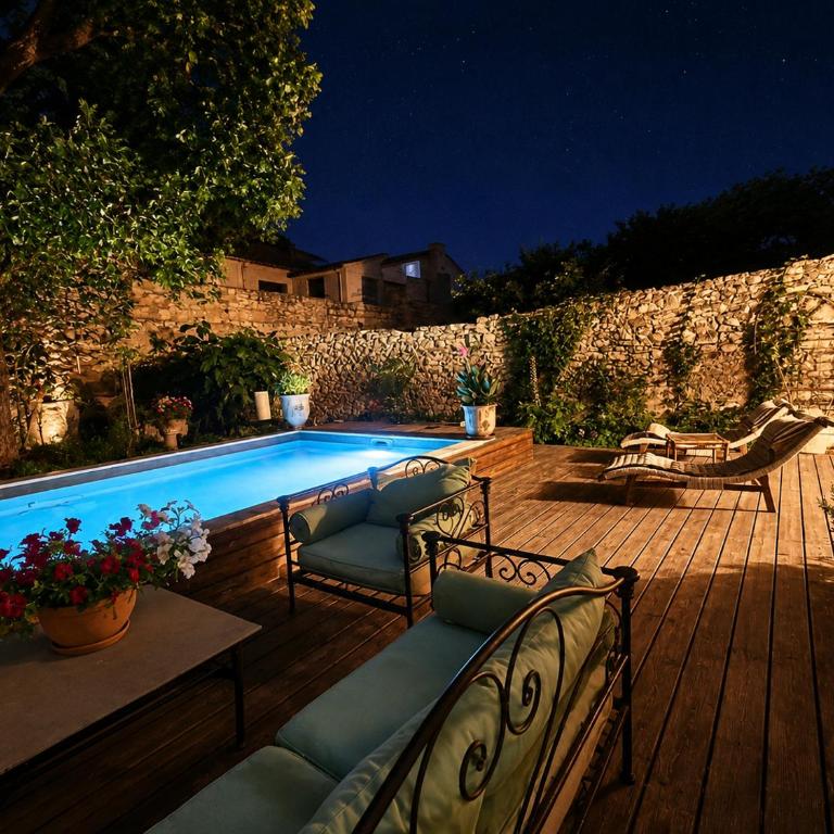 VILLA ADOYA Chambre d'hôtes Aigues-Mortes intra muros au calme climatisation réversible PISCINE WIFI ascenseur PARKING gratuit - Chambre Supérieure Lit Queen-Size - 5
