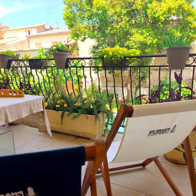 VILLA ADOYA Chambre d'hôtes Aigues-Mortes intra muros au calme climatisation réversible PISCINE WIFI ascenseur PARKING gratuit - Chambre Double avec Terrasse - 8