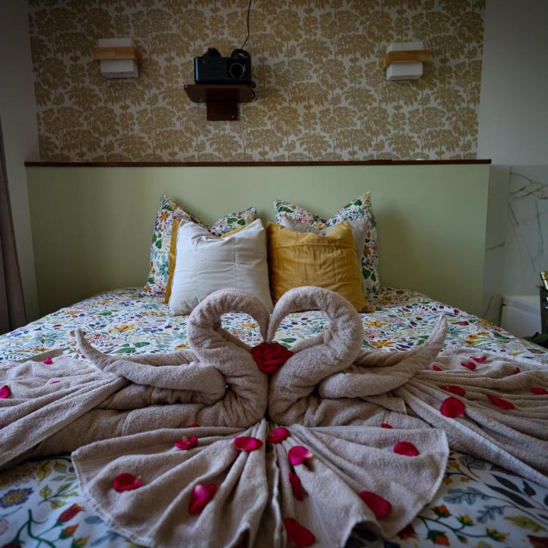 Suites Sensorielles - Love Room Spa - Jacuzzi - Sauna - Cinéma - Appartement 1 Chambre - 2