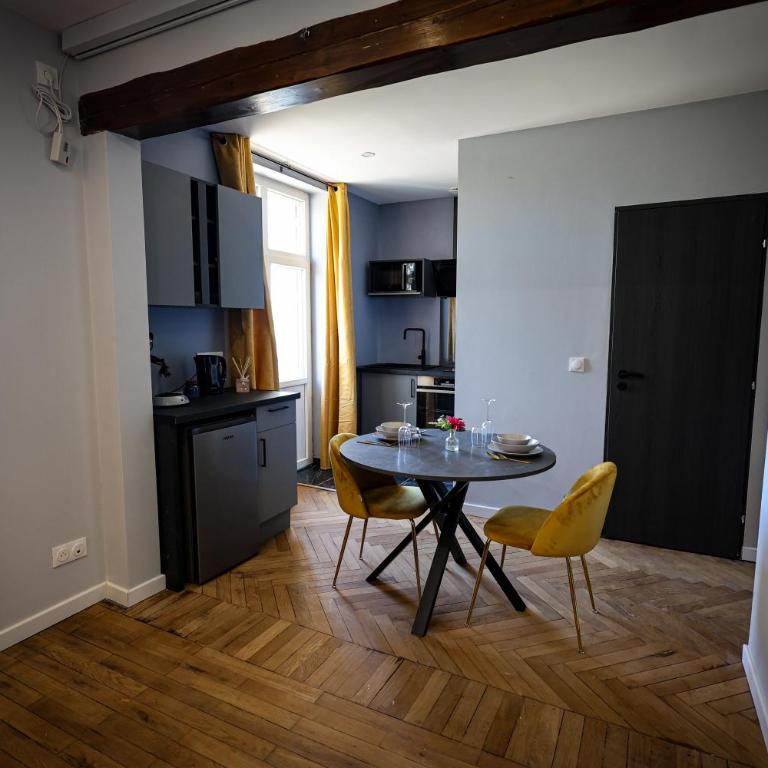 Suites Sensorielles - Love Room Spa - Jacuzzi - Sauna - Cinéma - Appartement 1 Chambre - 10