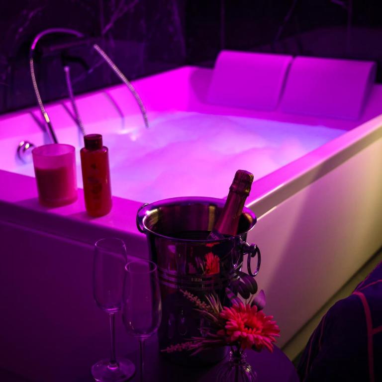 Suites Sensorielles - Love Room Spa - Jacuzzi - Sauna - Cinéma - Appartement 1 Chambre - 20