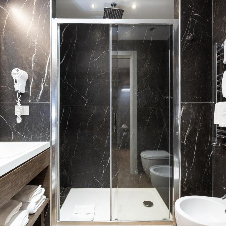 Rome Art Hotel - Gruppo Trevi Hotels - Superior Triple Room - 2
