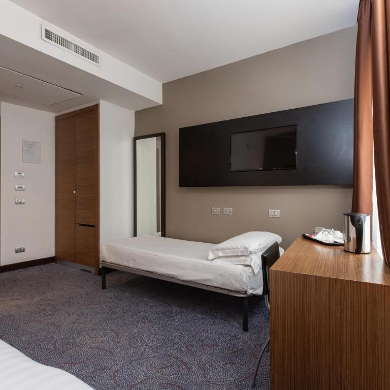 Rome Art Hotel - Gruppo Trevi Hotels - Triple Room - 5
