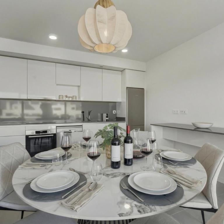 3025 Elegant apartment with terrace and pool - Superior Apartment mit 2 Schlafzimmern - 3