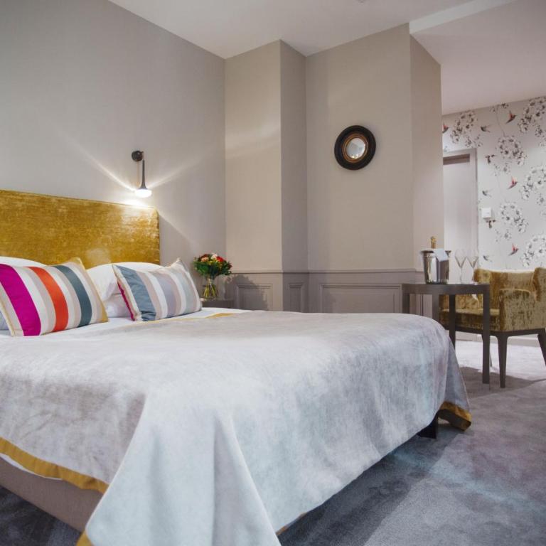 Hotel Beaucour - Chambre de Charme avec Douche ou Baignoire Balnéo - 24