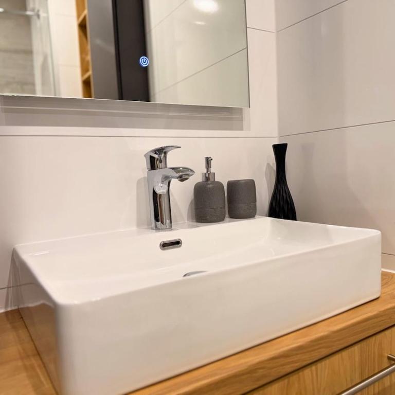 Modern 2BR Apartment Near Old Bridge - Apartment mit 2 Schlafzimmern - 2