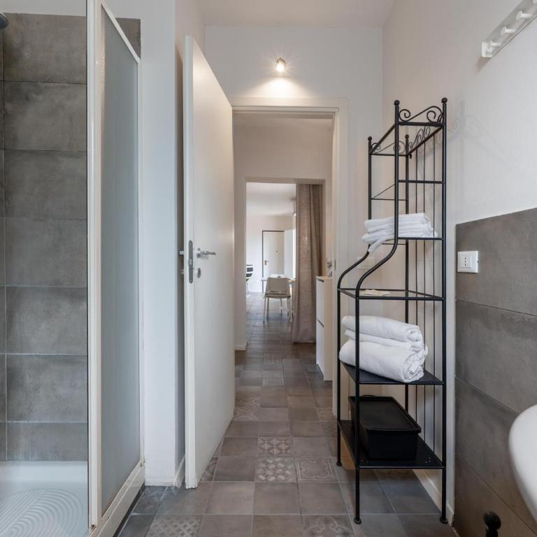 GuestHost - Modern Balcony Flat near the Center - Two-Bedroom Apartment - 11