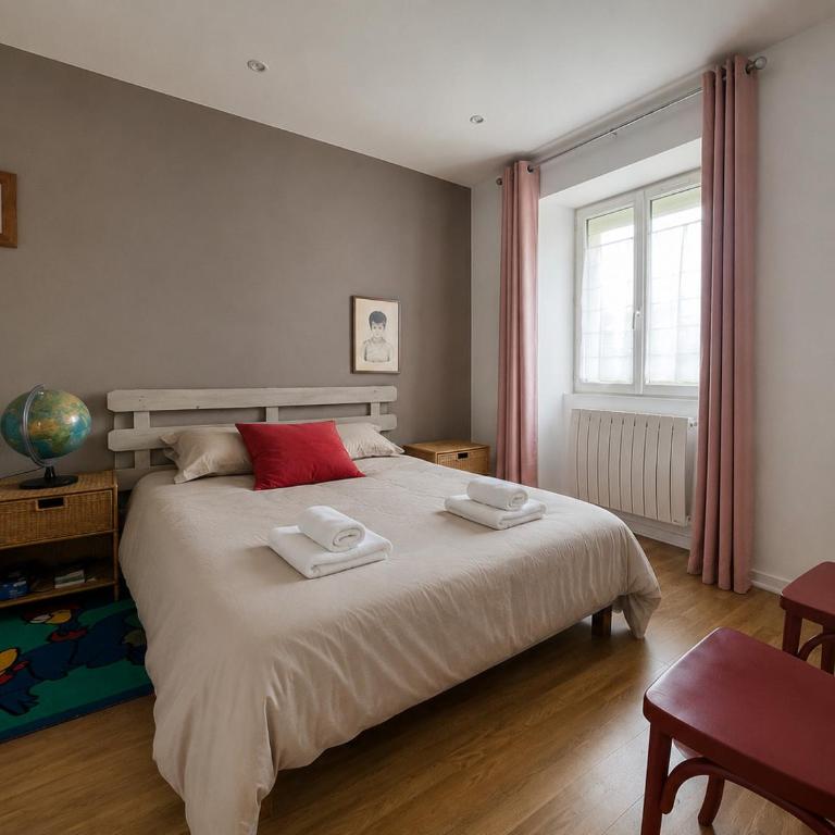 Maison spacieuse et accueillante proche du centre-ville - 6pers - Maison de Vacances - 6